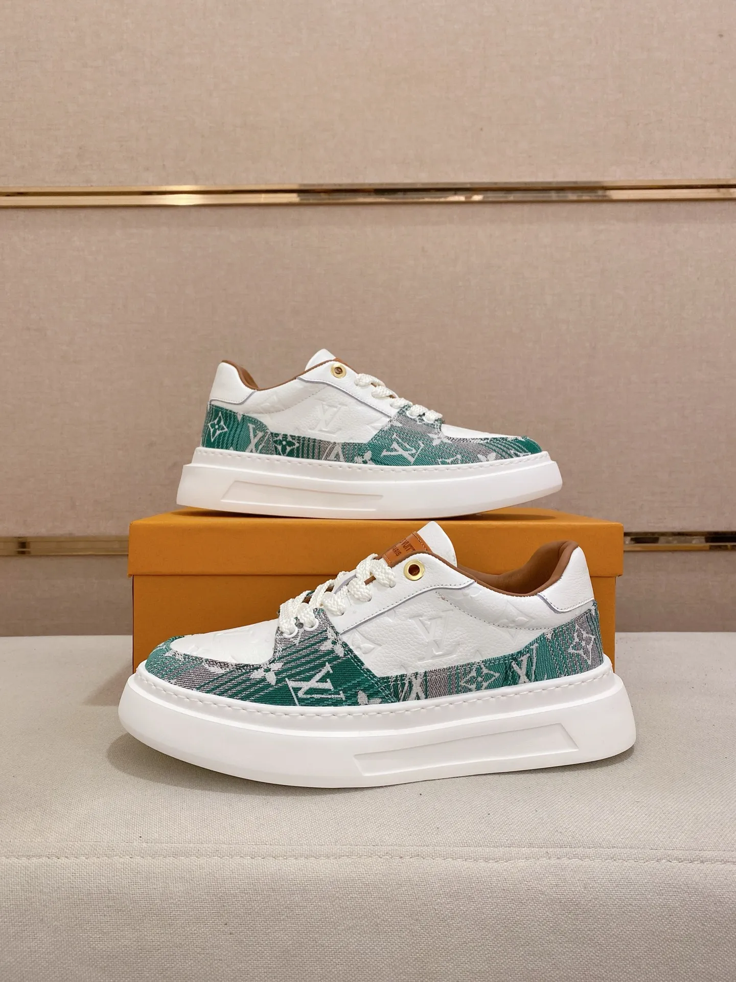 Factory price: 480💰🎉🎉LV~Louis Vuitton trendy men's shoes, new shipments, latest matching, same style as the official website, super high quality, best-selling season [strong][strong][strong]Selected first-layer cowhide, comfortable cowhide lining, original last, comfortable on the feet, wear-resistant rubber outsole, size: 38-44.